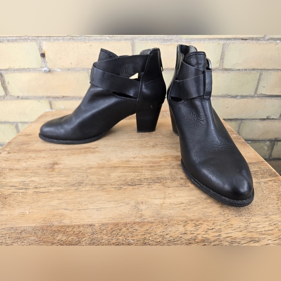 Vionic Rory Boots - Picture 10 of 10